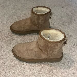 UGG mini